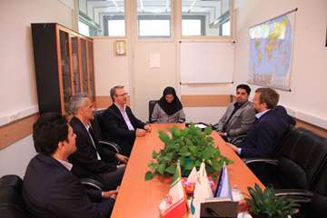 دیدار نمایندگان صلیب سرخ با رئیس دانشگاه